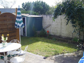 Maison calme avec jardinet, proche plage et Parc de Royan - FR-1-494-56